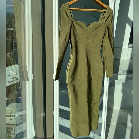 HOUSE OF CB 'Katalina' Olive Sweetheart Neckline Bandage Dress - Picture 8 of 13